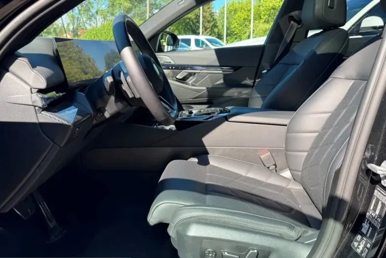 BMW 540 (Seria 5) din 2025 cu 20.853 km - oferta BMW229958 - foto 8