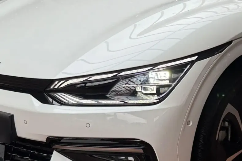 Kia EV6 din 2025 cu 10.535 km - oferta KIA229965 - foto 5