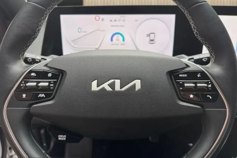 Kia EV6 din 2025 cu 10.535 km - oferta KIA229965 - foto 8