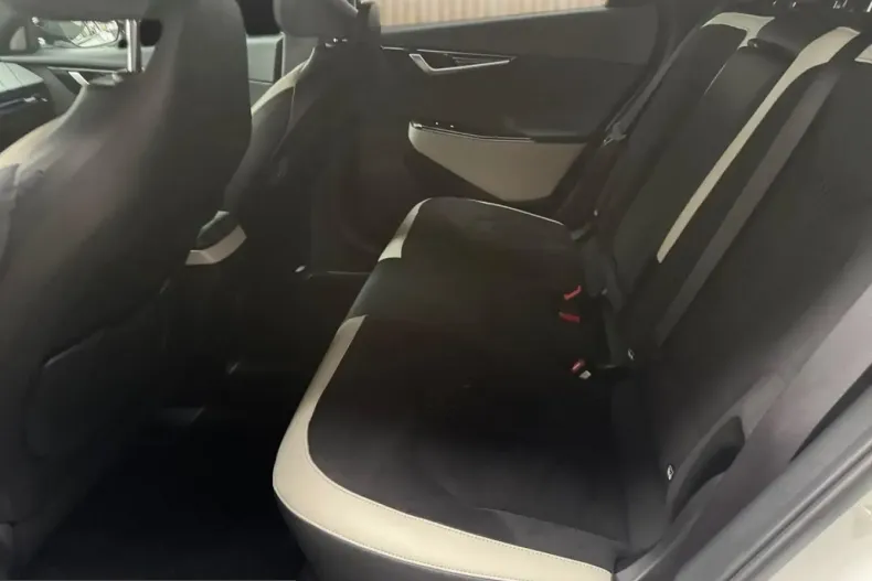 Kia EV6 din 2025 cu 10.535 km - oferta KIA229965 - foto 11