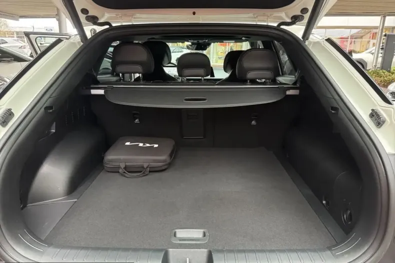 Kia EV6 din 2025 cu 10.535 km - oferta KIA229965 - foto 12