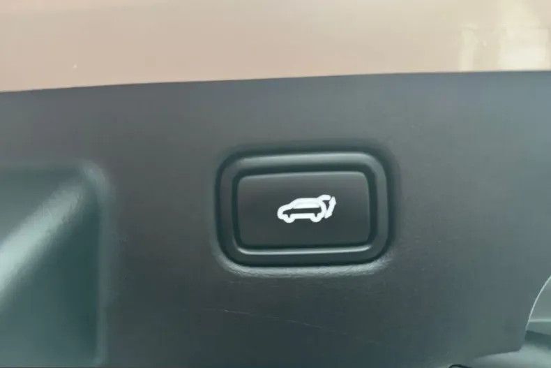 Kia EV6 din 2025 cu 10.535 km - oferta KIA229965 - foto 13