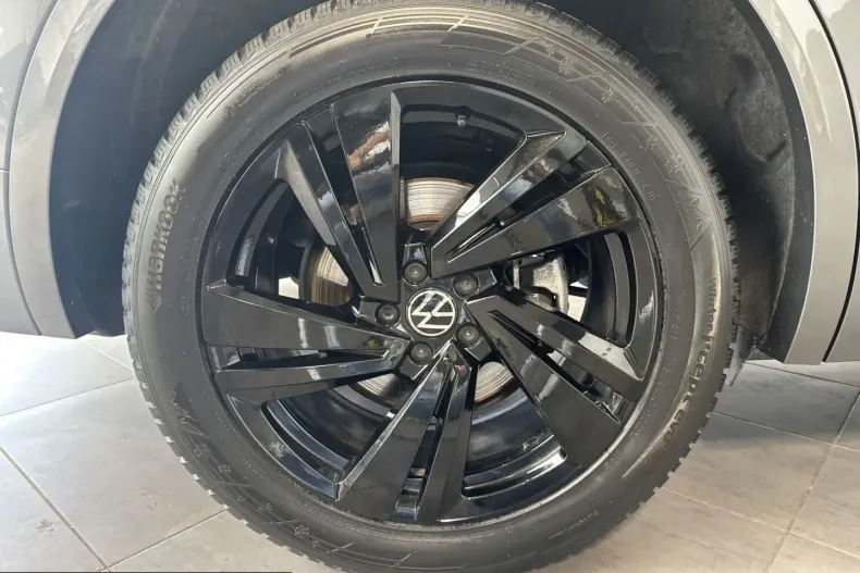 Volkswagen Touareg din 2024 cu 56.750 km - oferta VOL229978 - foto 3