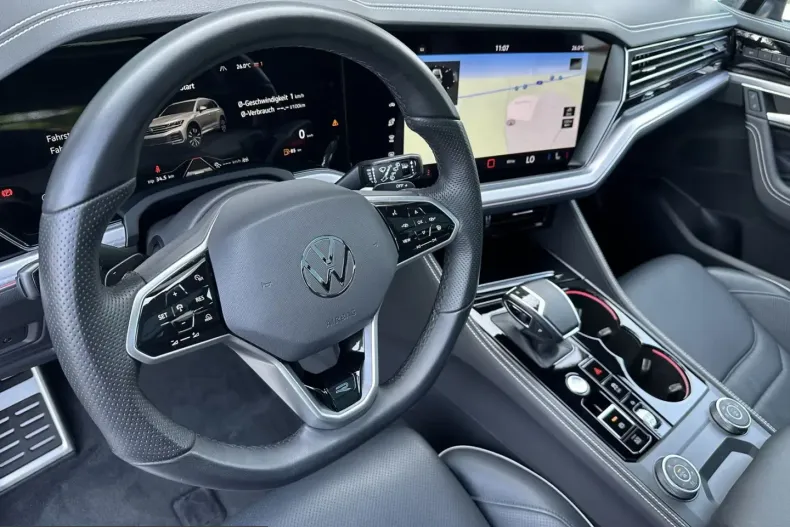 Volkswagen Touareg din 2024 cu 56.750 km - oferta VOL229978 - foto 10