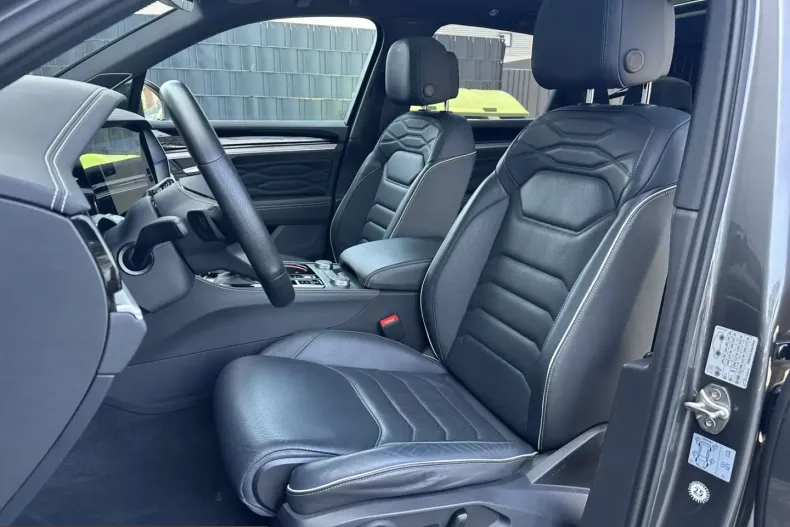 Volkswagen Touareg din 2024 cu 56.750 km - oferta VOL229978 - foto 11