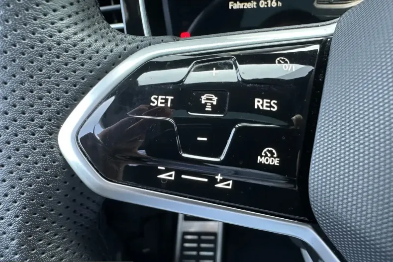 Volkswagen Touareg din 2024 cu 56.750 km - oferta VOL229978 - foto 18