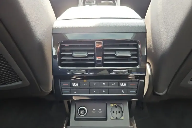 Volkswagen Touareg din 2023 cu 72.400 km - oferta VOL229979 - foto 19