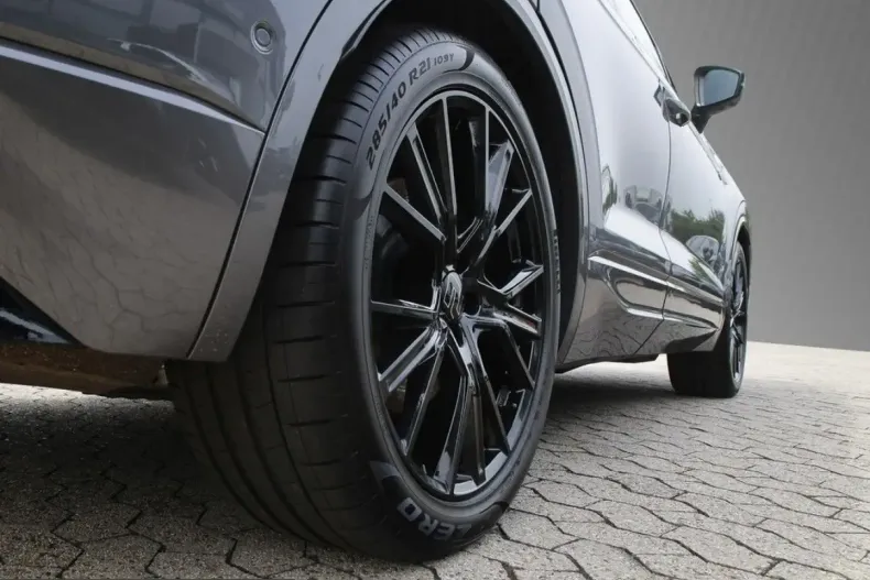 Volkswagen Touareg din 2025 cu 24.604 km - oferta VOL229981 - foto 4