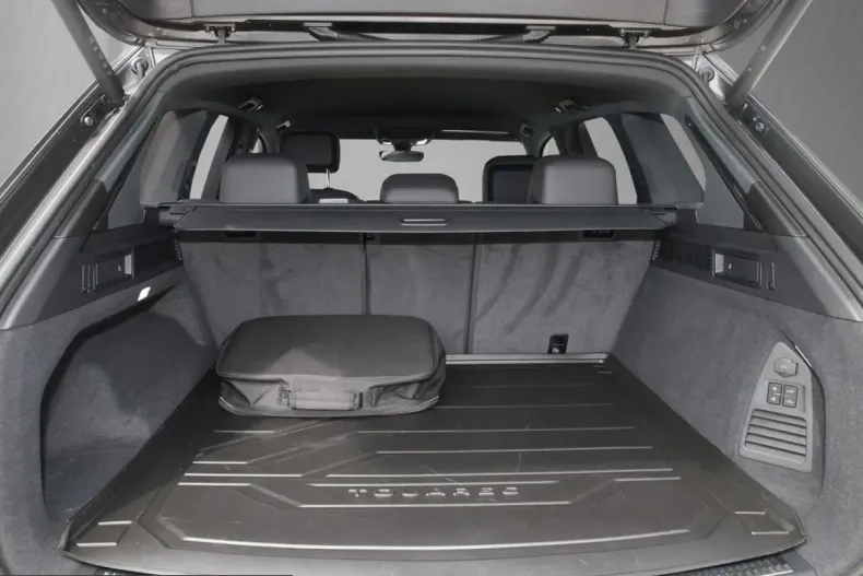 Volkswagen Touareg din 2025 cu 24.604 km - oferta VOL229981 - foto 5
