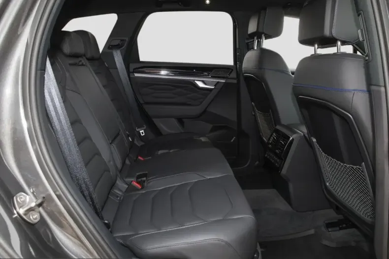 Volkswagen Touareg din 2025 cu 24.604 km - oferta VOL229981 - foto 9