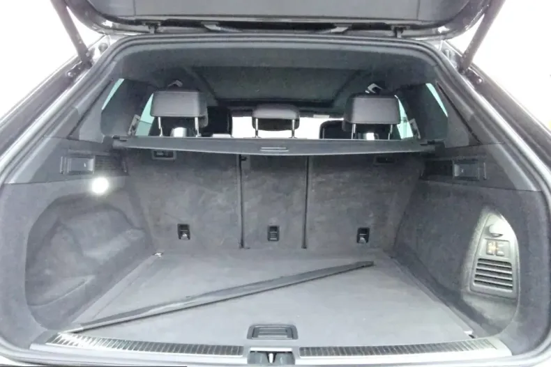Volkswagen Touareg din 2022 cu 86.023 km - oferta VOL229987 - foto 6
