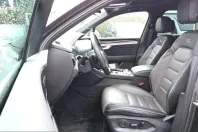 Volkswagen Touareg din 2022 cu 86.023 km - oferta VOL229987 - foto 7