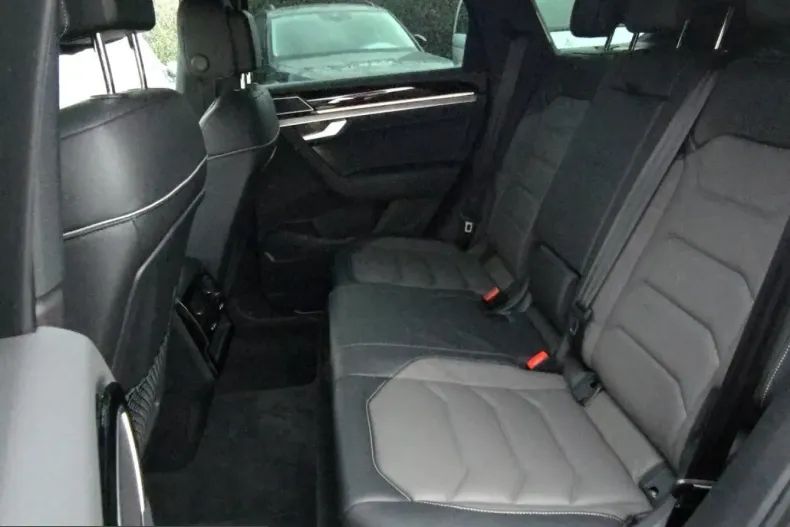 Volkswagen Touareg din 2022 cu 86.023 km - oferta VOL229987 - foto 8