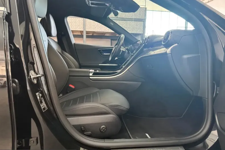 Mercedes-Benz C 220 (Clasa C) din 2023 cu 48.221 km - oferta MER229990 - foto 23