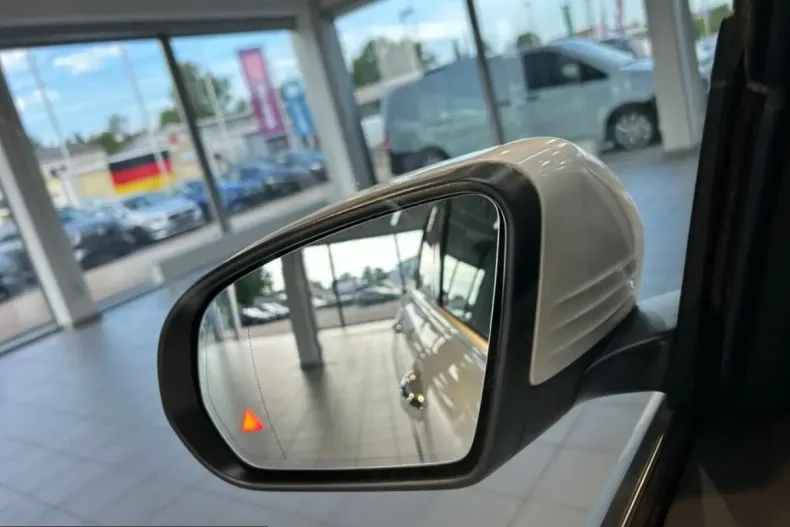 Mercedes-Benz GLB 200 (Clasa GLB) din 2023 cu 70.001 km - oferta MER230006 - foto 19