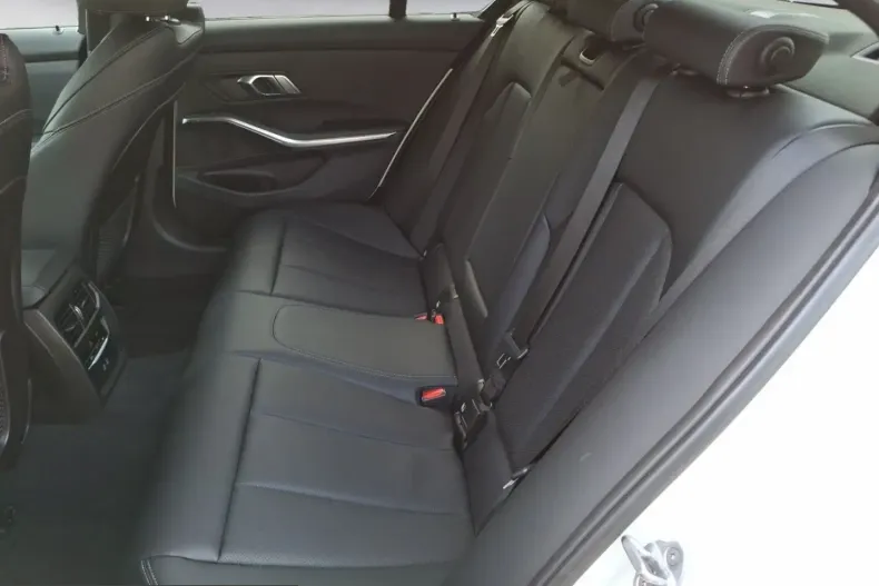 BMW 320 (Seria 3) din 2023 cu 27.900 km - oferta BMW230018 - foto 13