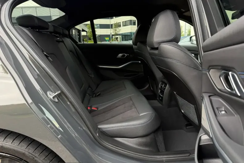 BMW 320 (Seria 3) din 2024 cu 28.500 km - oferta BMW230048 - foto 9