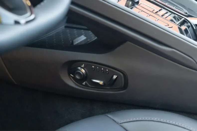 Aston Martin DB12 din 2024 cu 17.900 km - oferta AST230086 - foto 31