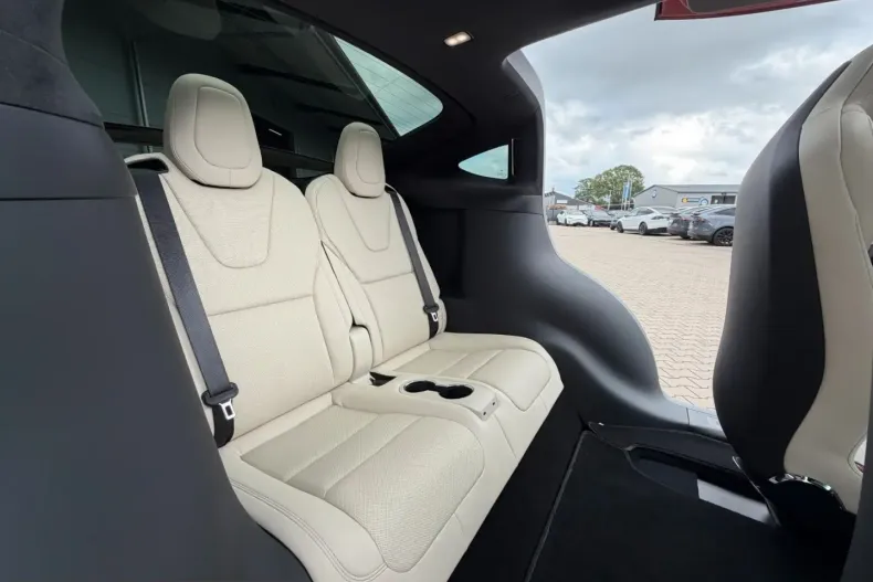 Tesla Model X din 2023 cu 69.888 km - oferta TES230092 - foto 29