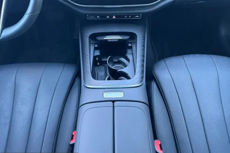Mercedes-Benz E 200 (Clasa E) din 2023 cu 3.251 km - oferta MER230104 - foto 8