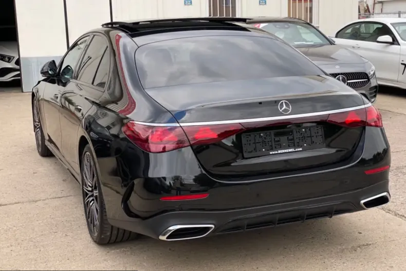 Mercedes-Benz E 220 (Clasa E) din 2024 cu 33.192 km - oferta MER230113 - foto 4