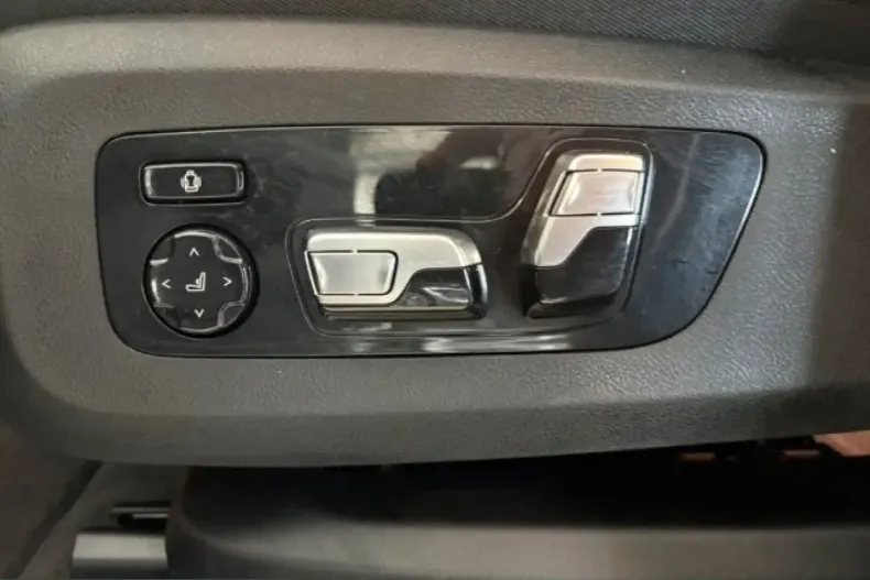 BMW XM (Seria X) din 2025 cu 16.574 km - oferta BMW230141 - foto 8
