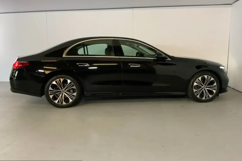 Mercedes-Benz E 220 (Clasa E) din 2025 cu 24.948 km - oferta MER230144 - foto 4