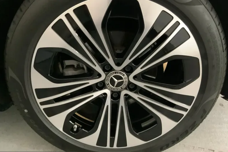 Mercedes-Benz E 220 (Clasa E) din 2025 cu 24.948 km - oferta MER230144 - foto 8