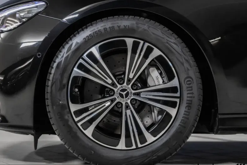 Mercedes-Benz E 220 (Clasa E) din 2024 cu 9.019 km - oferta MER230161 - foto 7
