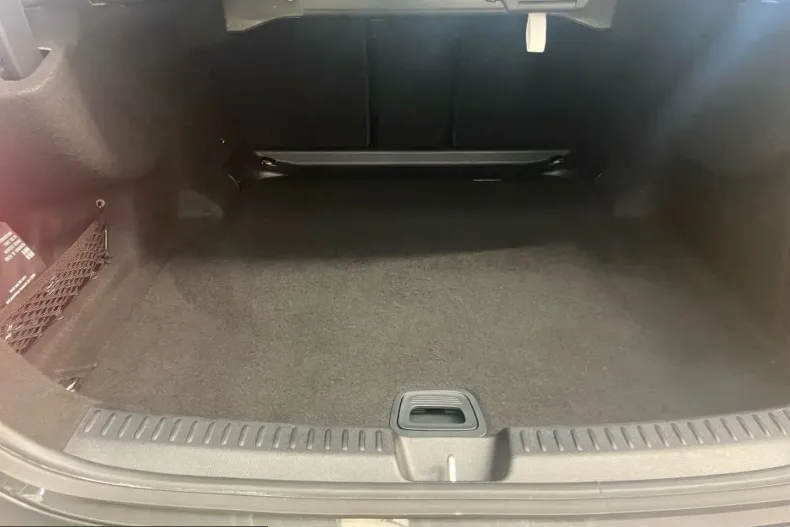 Mercedes-Benz E 220 (Clasa E) din 2025 cu 37.569 km - oferta MER230189 - foto 8
