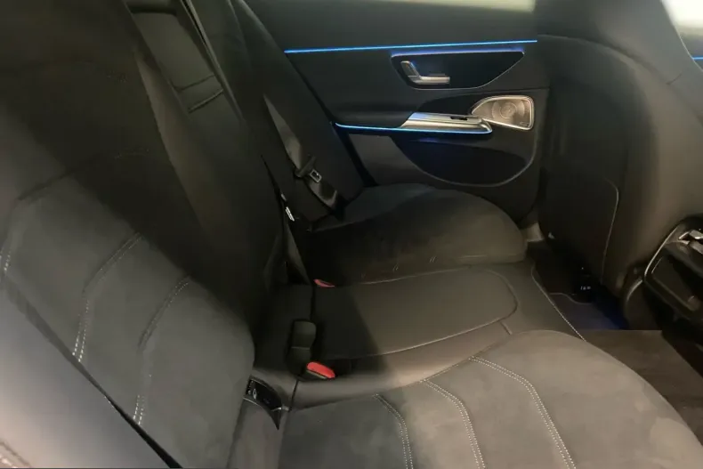 Mercedes-Benz E 220 (Clasa E) din 2025 cu 37.569 km - oferta MER230189 - foto 12
