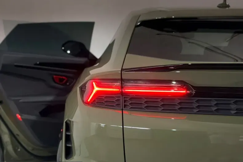 Lamborghini Urus din 2025 cu 11.000 km - oferta LAM230202 - foto 14