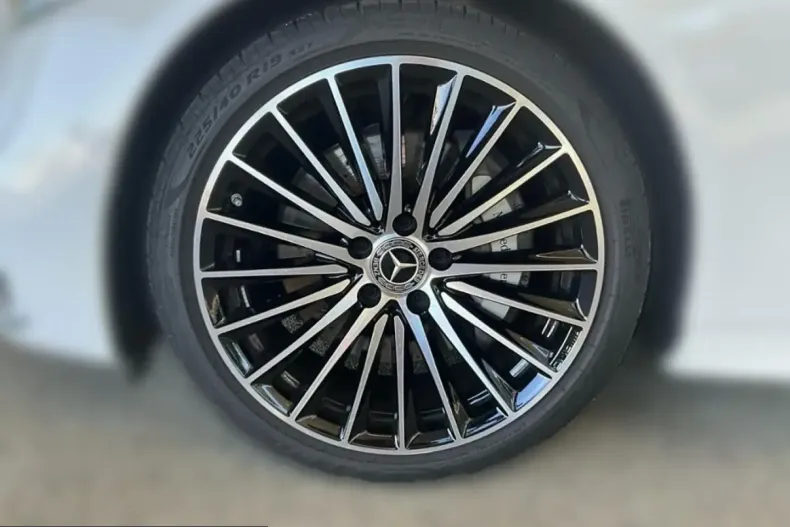 Mercedes-Benz C 180 (Clasa C) din 2024 cu 7.200 km - oferta MER230204 - foto 15