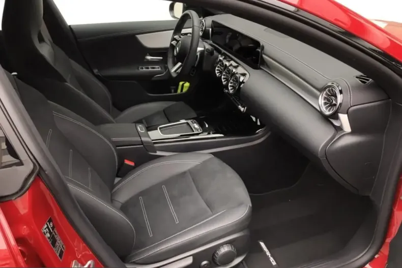Mercedes-Benz CLA 200 (Clasa CLA) din 2025 cu 5.070 km - oferta MER230217 - foto 8