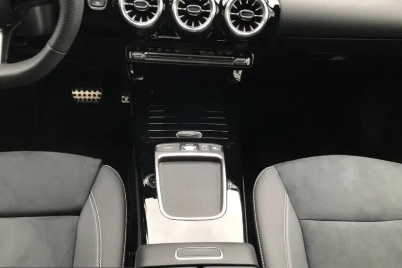 Mercedes-Benz CLA 200 (Clasa CLA) din 2025 cu 5.070 km - oferta MER230217 - foto 15