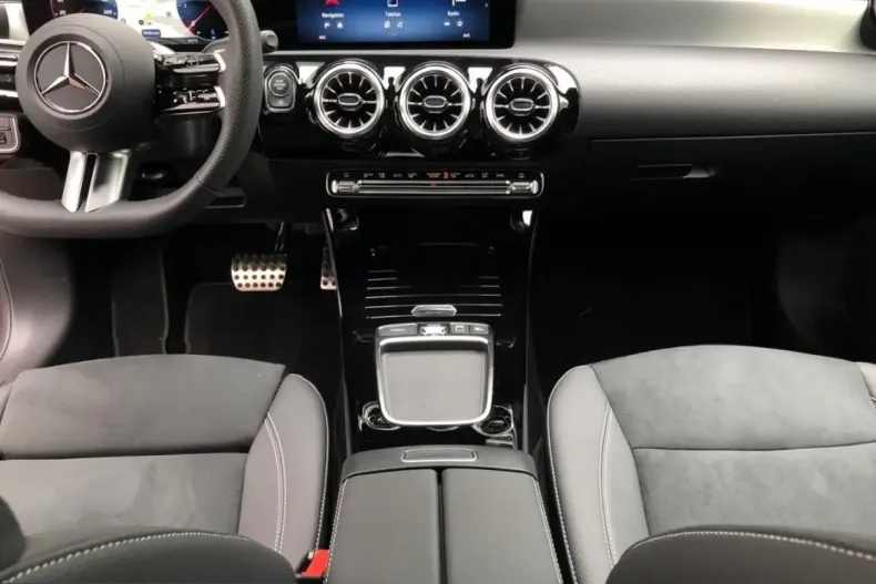 Mercedes-Benz CLA 200 (Clasa CLA) din 2025 cu 5.070 km - oferta MER230217 - foto 17