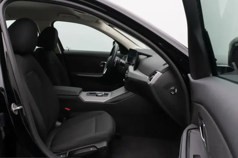 BMW 318i (Seria 3) din 2024 cu 38.023 km - oferta BMW230223 - foto 24