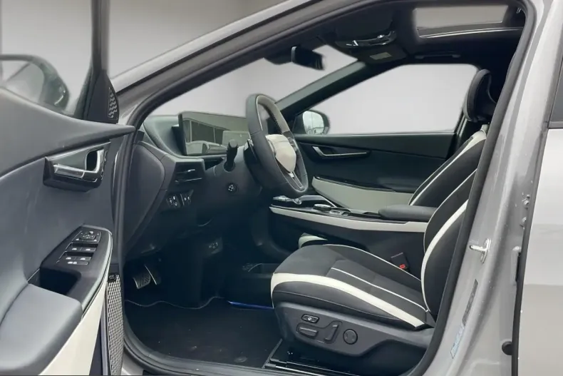 Kia EV6 din 2024 cu 5.500 km - oferta KIA230237 - foto 9