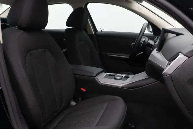 BMW 318i (Seria 3) din 2024 cu 26.192 km - oferta BMW230253 - foto 35