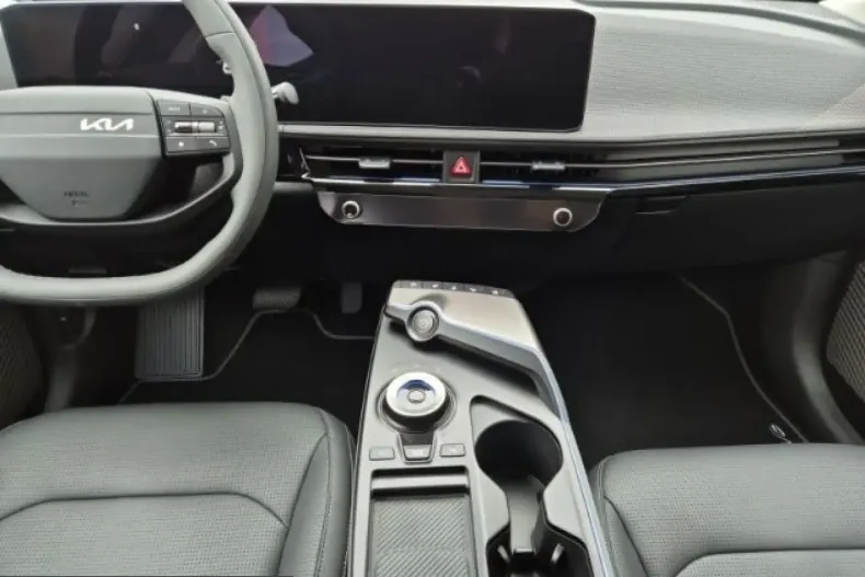 Kia EV6 din 2025 cu 11.500 km - oferta KIA230265 - foto 15