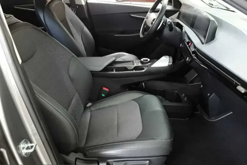 Kia EV6 din 2023 cu 23.270 km - oferta KIA230266 - foto 12