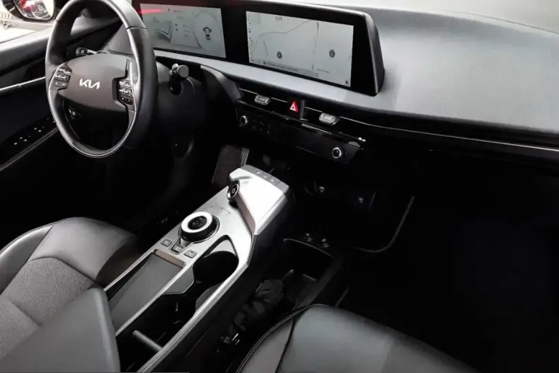 Kia EV6 din 2023 cu 23.270 km - oferta KIA230266 - foto 13