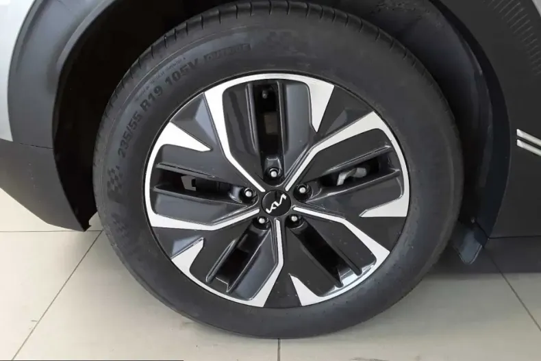 Kia EV6 din 2023 cu 23.270 km - oferta KIA230266 - foto 17