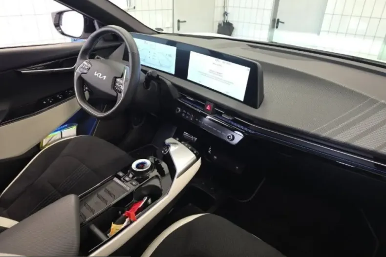 Kia EV6 din 2024 cu 21.000 km - oferta KIA230270 - foto 8