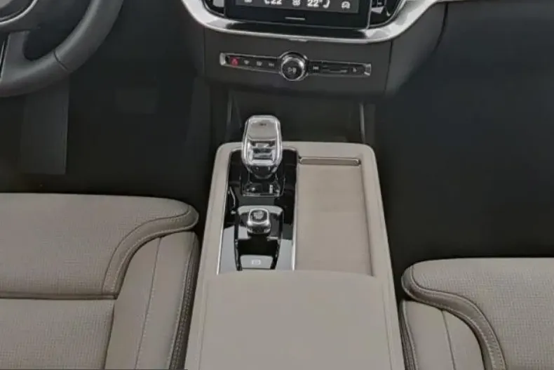 Volvo XC90 din 2025 cu 24.997 km - oferta VOL230300 - foto 13