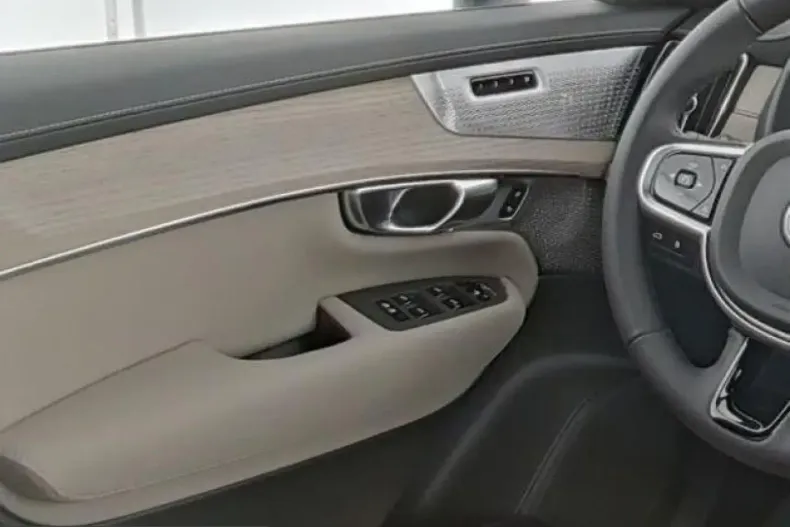 Volvo XC90 din 2025 cu 24.997 km - oferta VOL230300 - foto 17