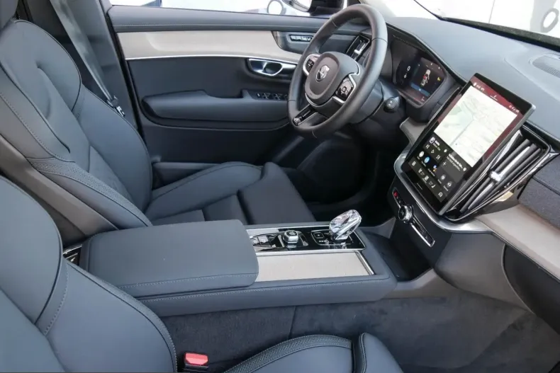 Volvo XC90 din 2025 cu 18.631 km - oferta VOL230305 - foto 3