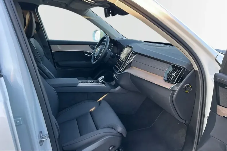 Volvo XC90 din 2025 cu 21.600 km - oferta VOL230306 - foto 3