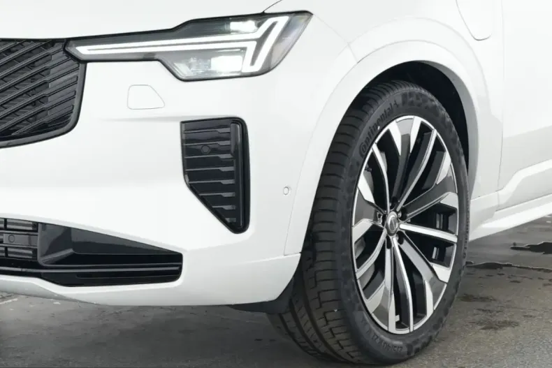 Volvo XC90 din 2025 cu 25.788 km - oferta VOL230308 - foto 4