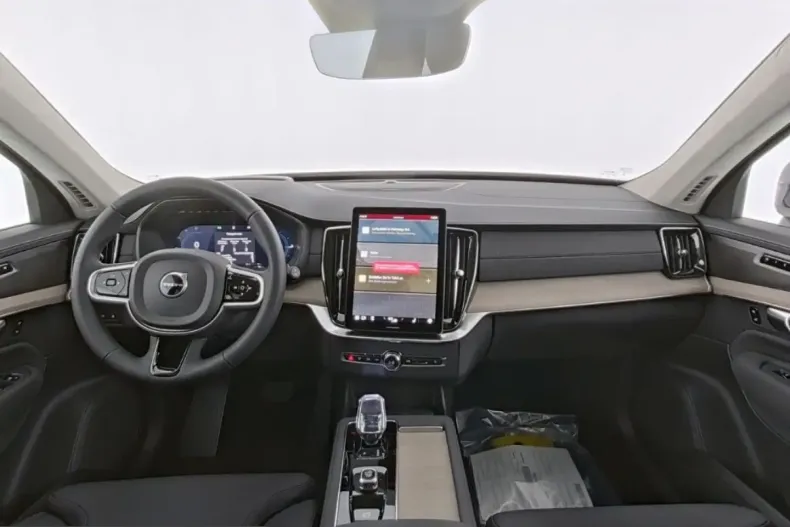 Volvo XC90 din 2025 cu 25.788 km - oferta VOL230308 - foto 8